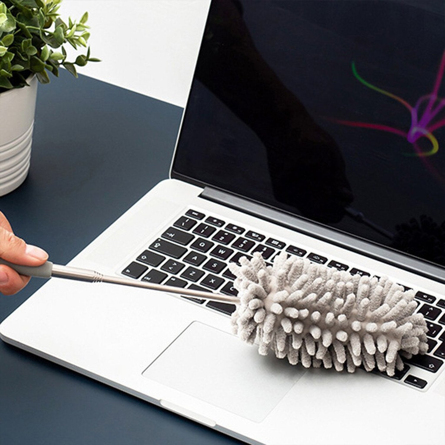 Microfiber fan duster with long reach Microfiber fan duster with long reach